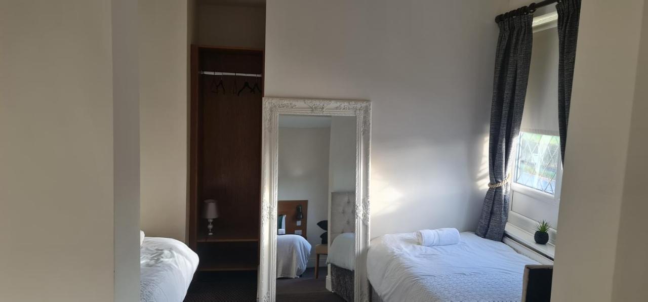 The Ivanhoe Hotel Scarborough 스칼비 외부 사진